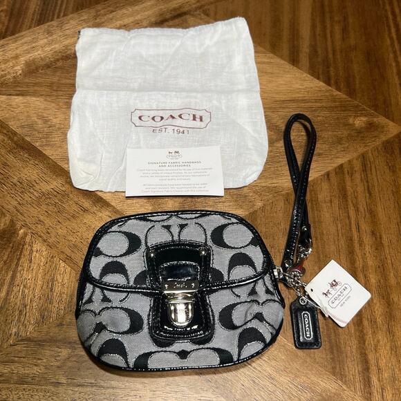 COACH Poppy Black & Gray Push Lock Oval Wristlet Zip - Picture 1 of 6